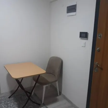 Only Females Are Given A For Rent Διαμέρισμα *